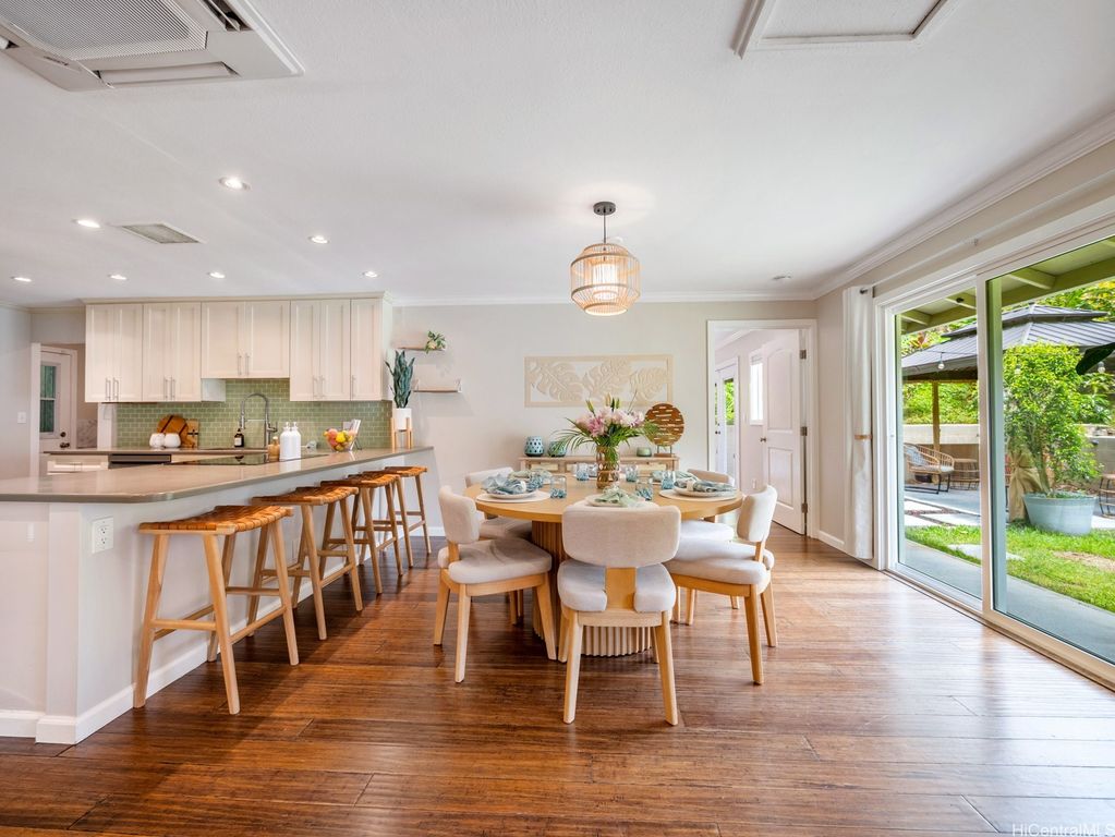 1002 Lunaai Street, Kailua, HI 96734