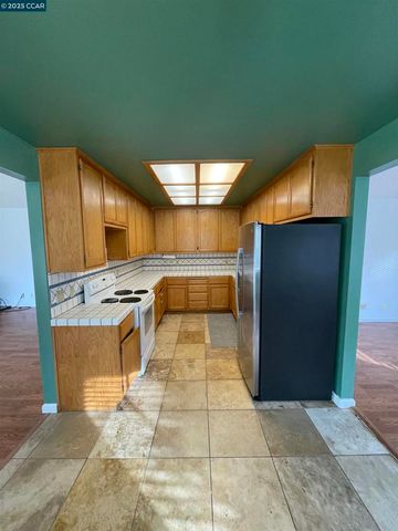 300 Concord St, Vallejo, CA 94591