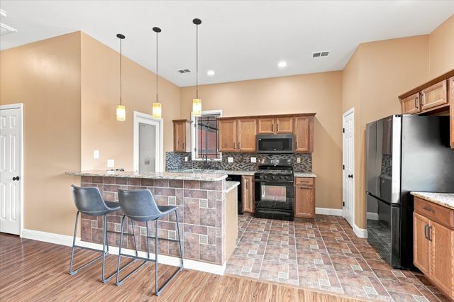 4025 Lake Oaks Circle, Fort Worth, TX 76108