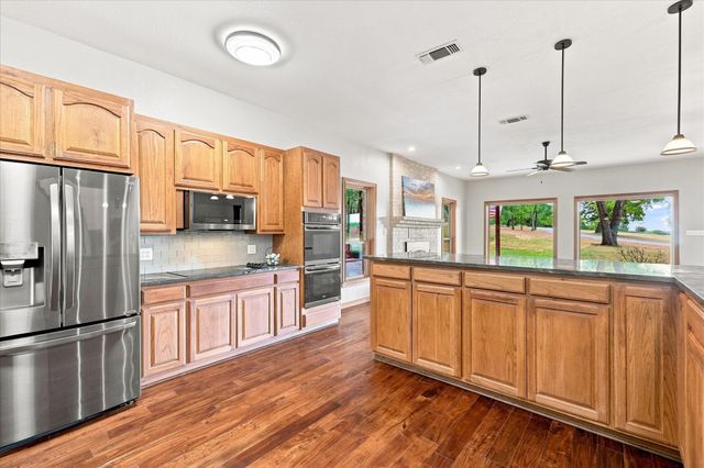 4025 Lake Oaks Circle, Fort Worth, TX 76108
