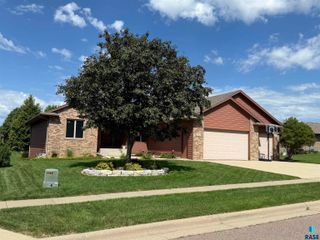 4321 S Buttercup Trl, Sioux Falls, SD 57110
