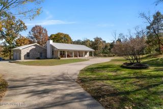 8820 Thixton Ln, Louisville, KY 40229