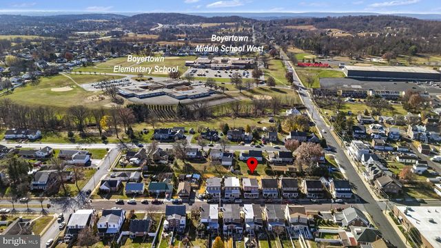 622 RHOADS AVE, Boyertown, PA 19512