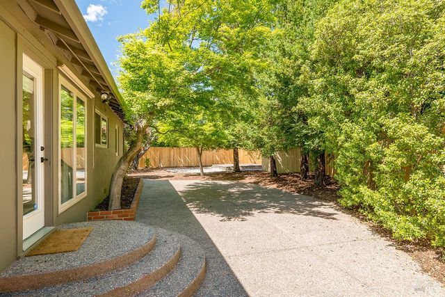 406 Corrillo Dr, San Rafael, CA 94903