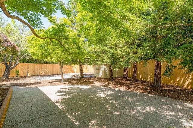 406 Corrillo Dr, San Rafael, CA 94903