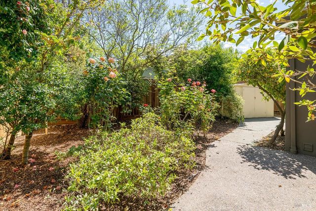 406 Corrillo Dr, San Rafael, CA 94903