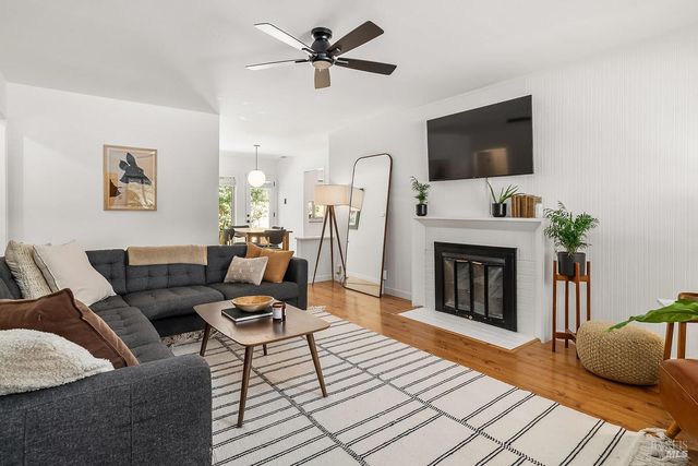 406 Corrillo Dr, San Rafael, CA 94903