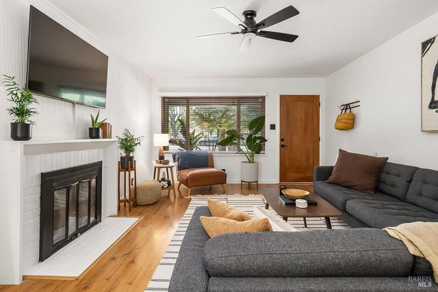 406 Corrillo Dr, San Rafael, CA 94903