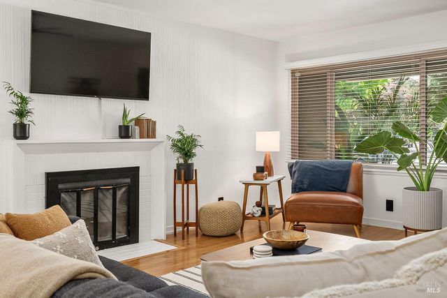 406 Corrillo Dr, San Rafael, CA 94903