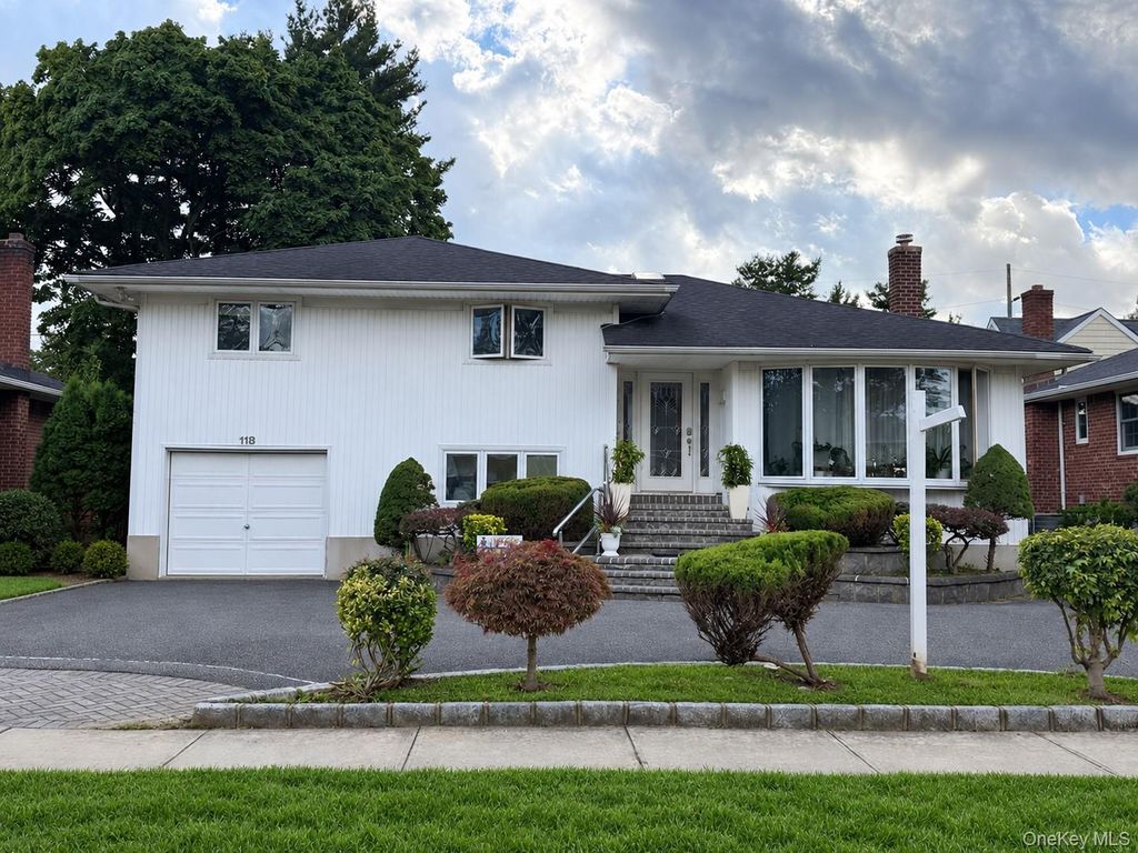 118 Leahy Street, Jericho, NY 11753 — exterior