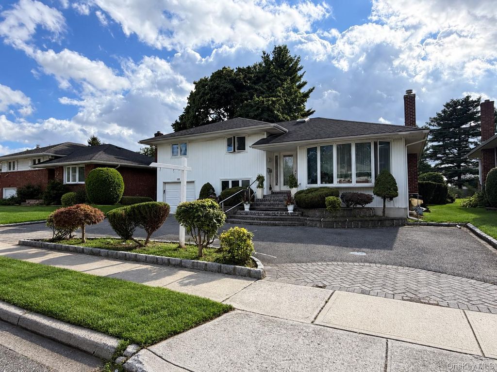 118 Leahy Street, Jericho, NY 11753 — photo 2
