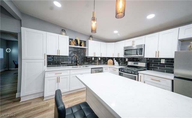 1660 Izabella Avenue, Las Vegas, NV 89169