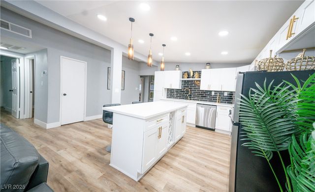 1660 Izabella Avenue, Las Vegas, NV 89169