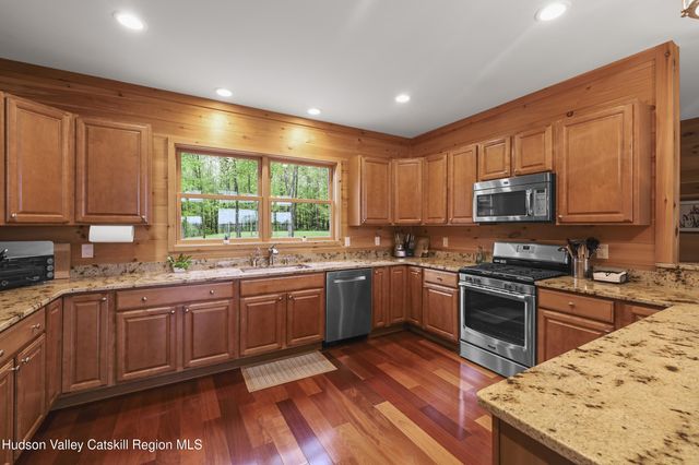 556 Bruyn Turnpike, Wallkill, NY 12589