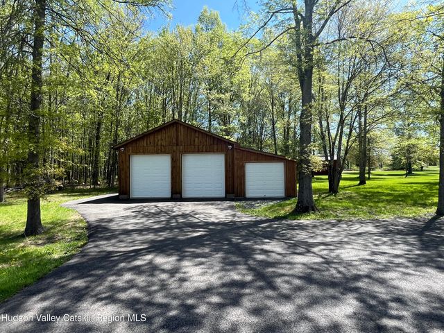 556 Bruyn Turnpike, Wallkill, NY 12589
