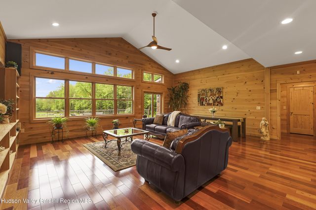556 Bruyn Turnpike, Wallkill, NY 12589
