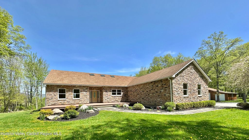 556 Bruyn Turnpike, Wallkill, NY 12589