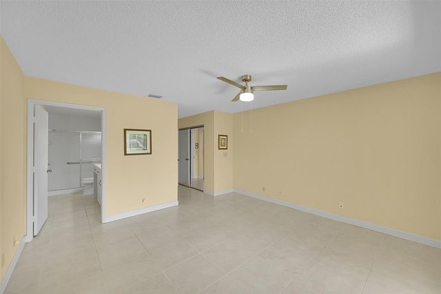 8252 Springlake Dr 8252, Boca Raton, FL 33496