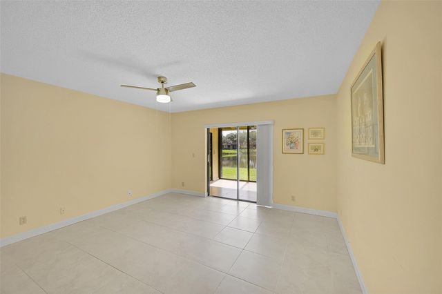 8252 Springlake Dr 8252, Boca Raton, FL 33496