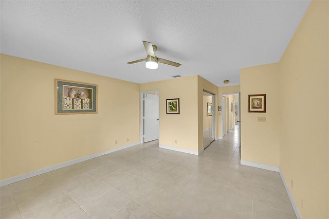 8252 Springlake Dr 8252, Boca Raton, FL 33496