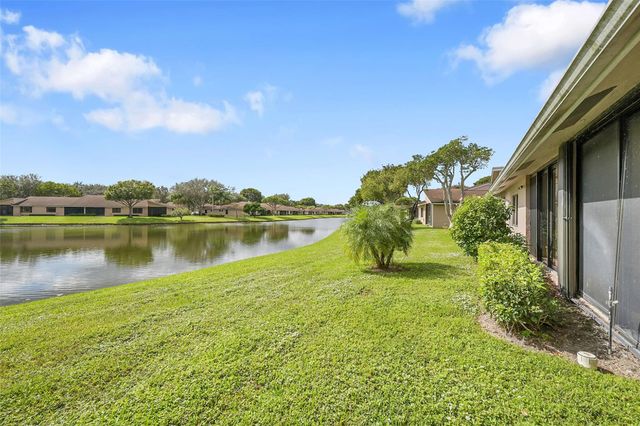 8252 Springlake Dr 8252, Boca Raton, FL 33496