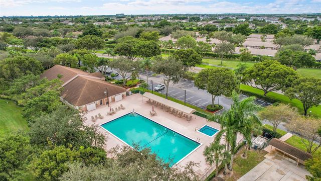 8252 Springlake Dr 8252, Boca Raton, FL 33496