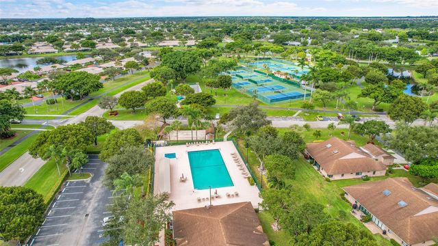 8252 Springlake Dr 8252, Boca Raton, FL 33496