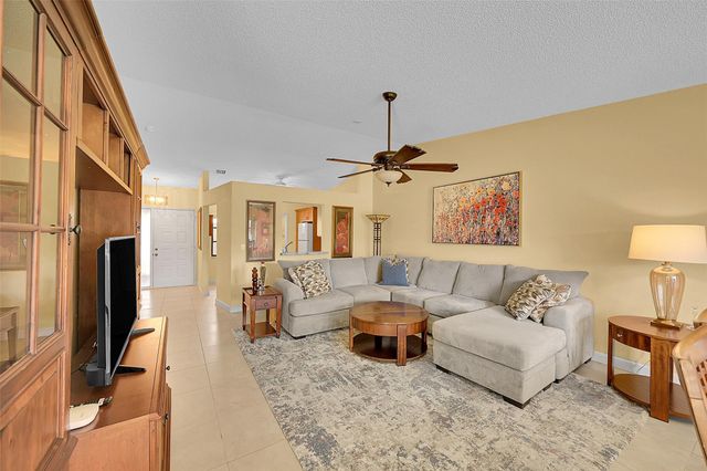 8252 Springlake Dr 8252, Boca Raton, FL 33496