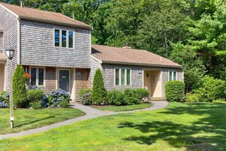 90 Forest Glade 90, Falmouth, MA 02536