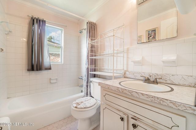 2153 COURTNEY Drive, Jacksonville, FL 32208