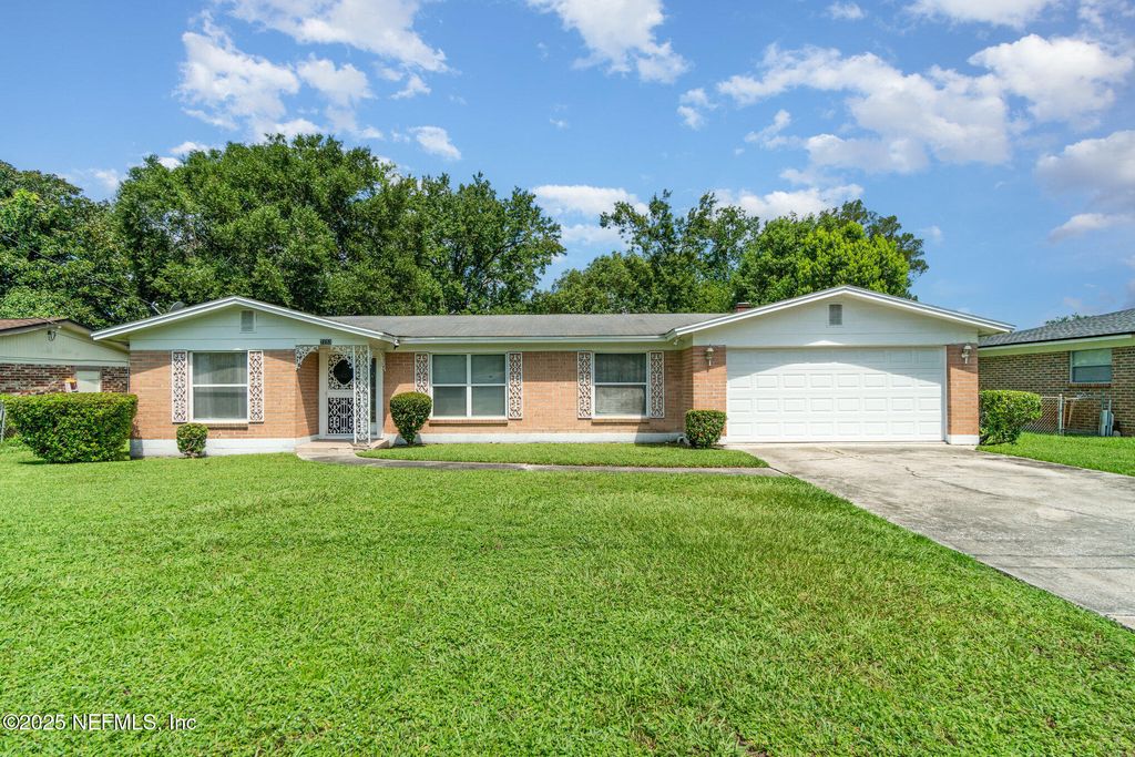 2153 COURTNEY Drive, Jacksonville, FL 32208