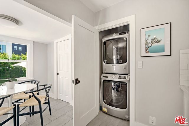 7030 De Longpre Avenue, Los Angeles, CA 90028