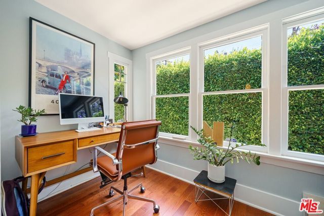 7030 De Longpre Avenue, Los Angeles, CA 90028