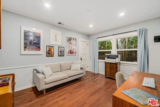 7030 De Longpre Avenue, Los Angeles, CA 90028