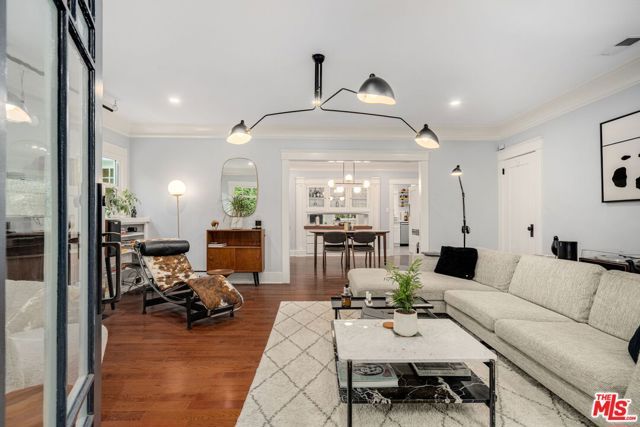 7030 De Longpre Avenue, Los Angeles, CA 90028
