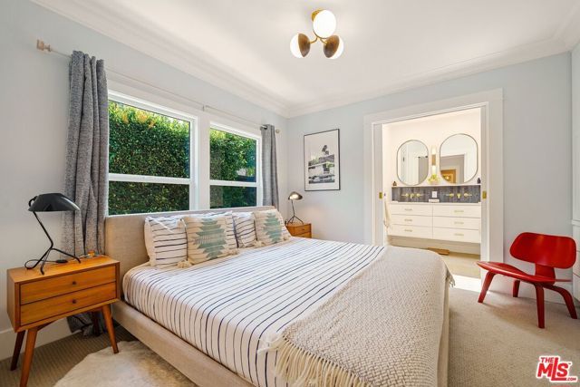 7030 De Longpre Avenue, Los Angeles, CA 90028