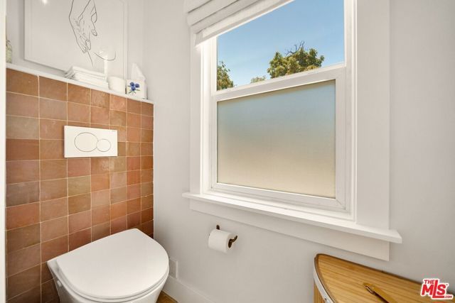 7030 De Longpre Avenue, Los Angeles, CA 90028