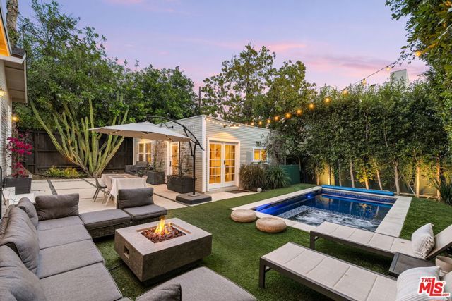 7030 De Longpre Avenue, Los Angeles, CA 90028