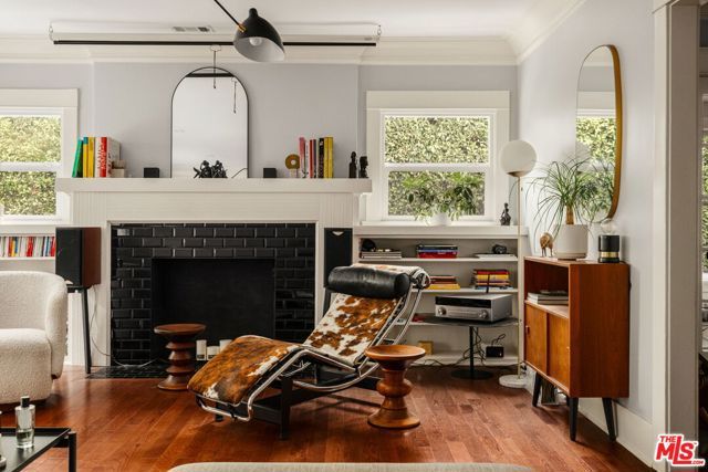 7030 De Longpre Avenue, Los Angeles, CA 90028