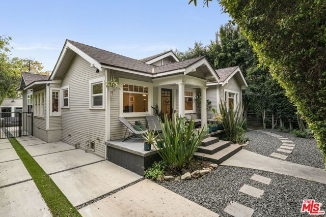 7030 De Longpre Avenue, Los Angeles, CA 90028