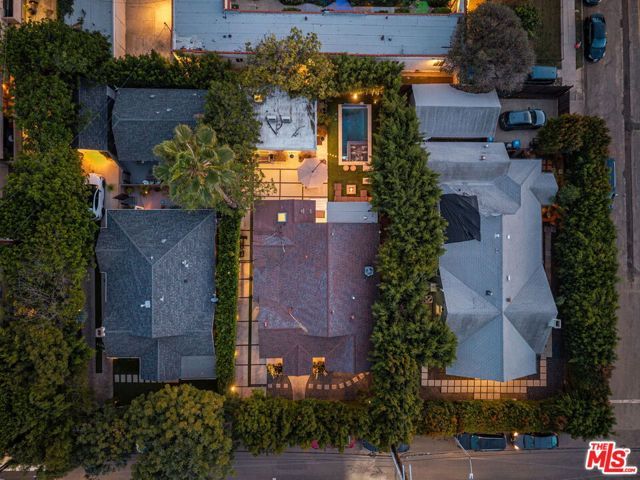7030 De Longpre Avenue, Los Angeles, CA 90028