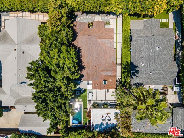 7030 De Longpre Avenue, Los Angeles, CA 90028