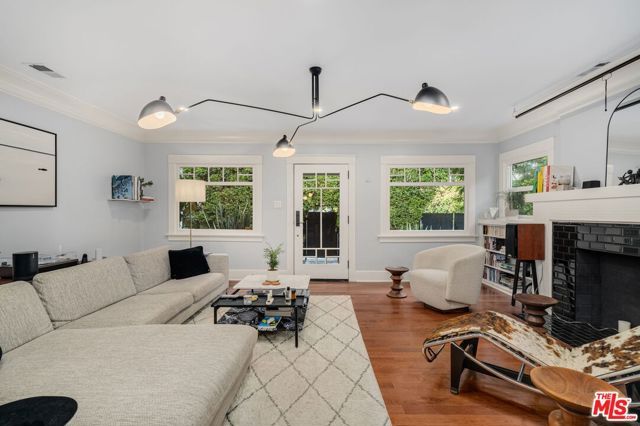 7030 De Longpre Avenue, Los Angeles, CA 90028