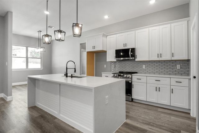 817 E 2nd Street, Weatherford, TX 76086