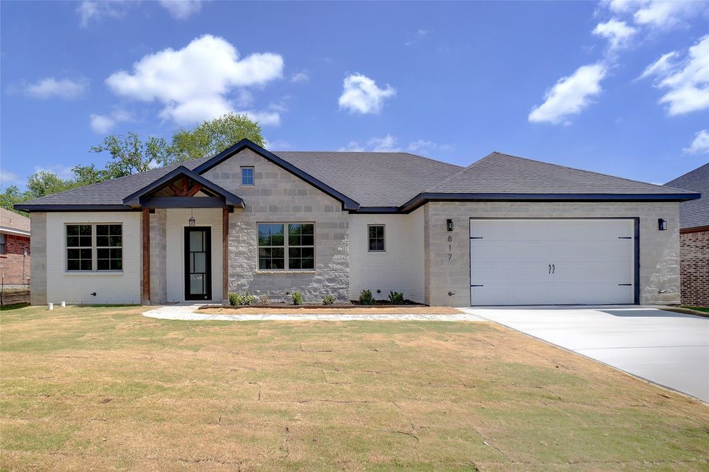 817 E 2nd Street, Weatherford, TX 76086