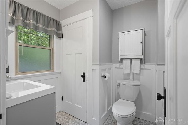 2467 S Dixie Drive, Dayton, OH 45409