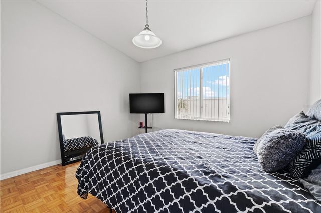 6400 46TH AVENUE N 16, Kenneth City, FL 33709