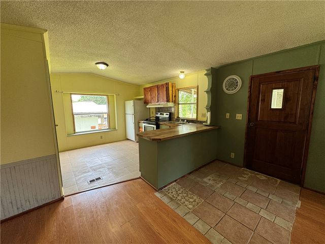 83 NC 2813, Marble Falls, AR 72648