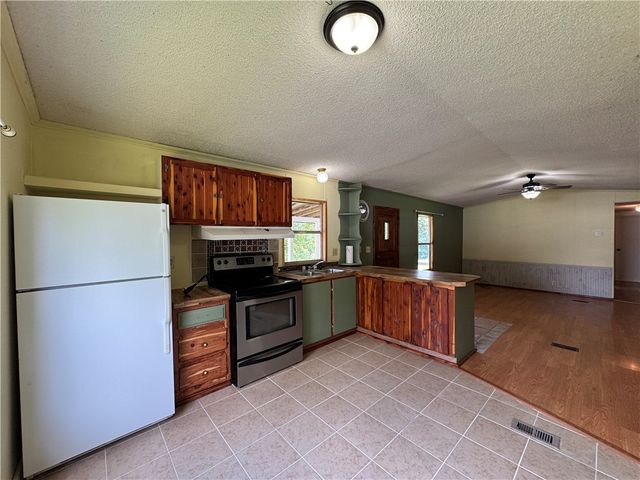 83 NC 2813, Marble Falls, AR 72648