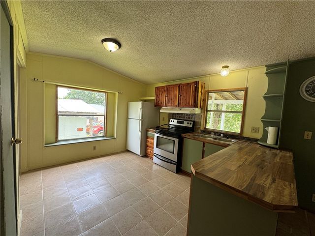 83 NC 2813, Marble Falls, AR 72648